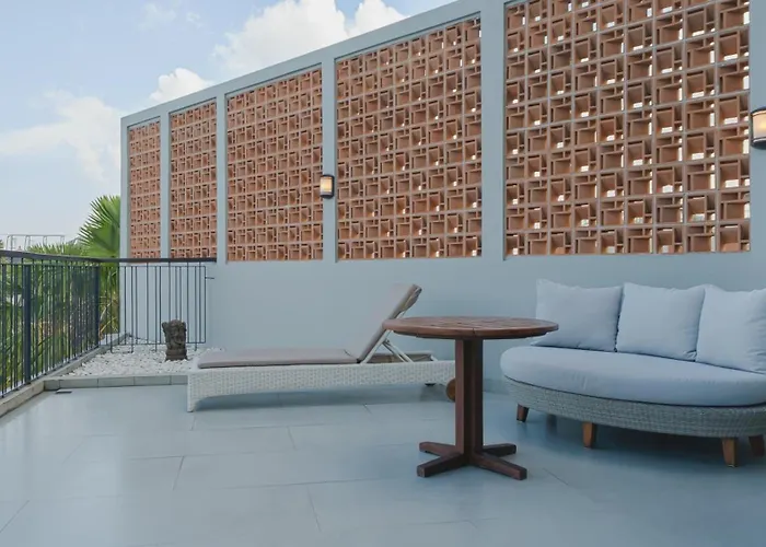 Eastin Ashta Hotel