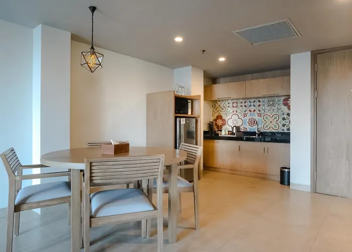 Eastin Ashta Hotel